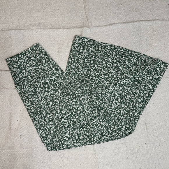 SHEIN Pants - NWOT SHEIN Green and White Floral Trousers